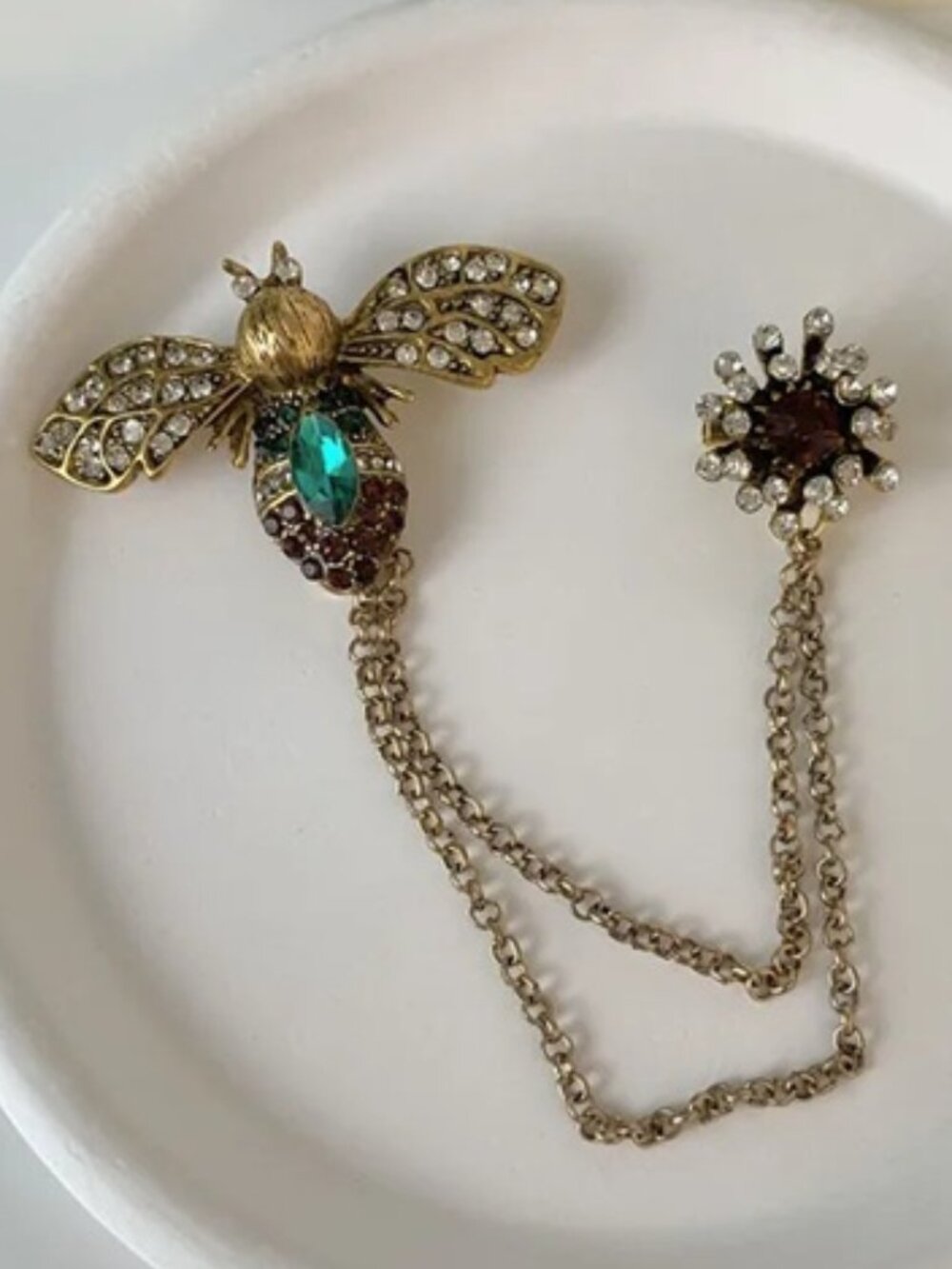 DESIGNER Retro Burnished Gold Queen Bee Clear/Red/Green Crystal Double Brooch - Picture 4 of 4